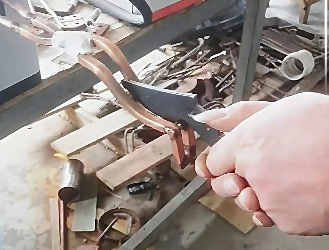 高频淬火机和超高频黄色草莓视频APP在刀具淬火工艺中各有优势